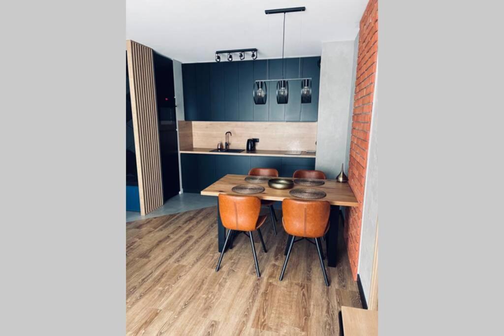 Appartamento Apartament Manufaktura Z Bezplatnym Parkingiem Łódź Esterno foto